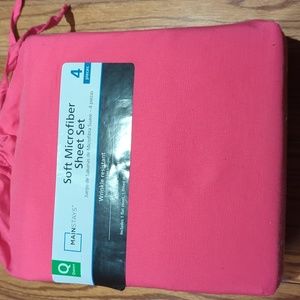 Pink Queen sheet set